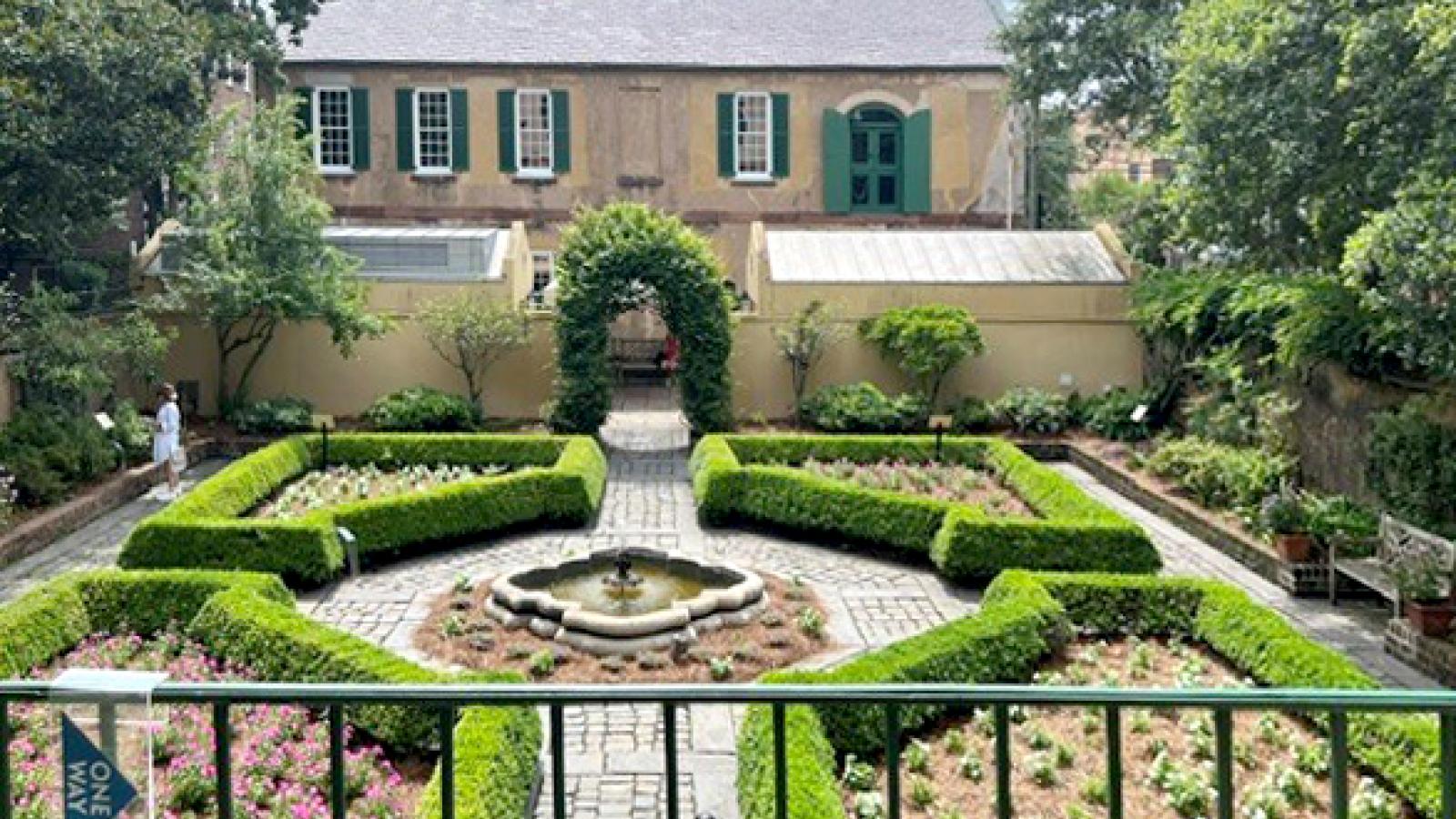 Savannah northern historic district gardens